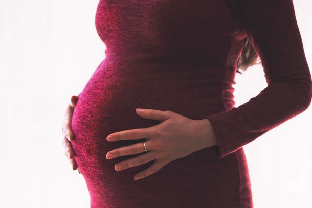9 ტანსაცმელი, რომელიც ორსულობის დროს ყველაზე მოსახერხებელია