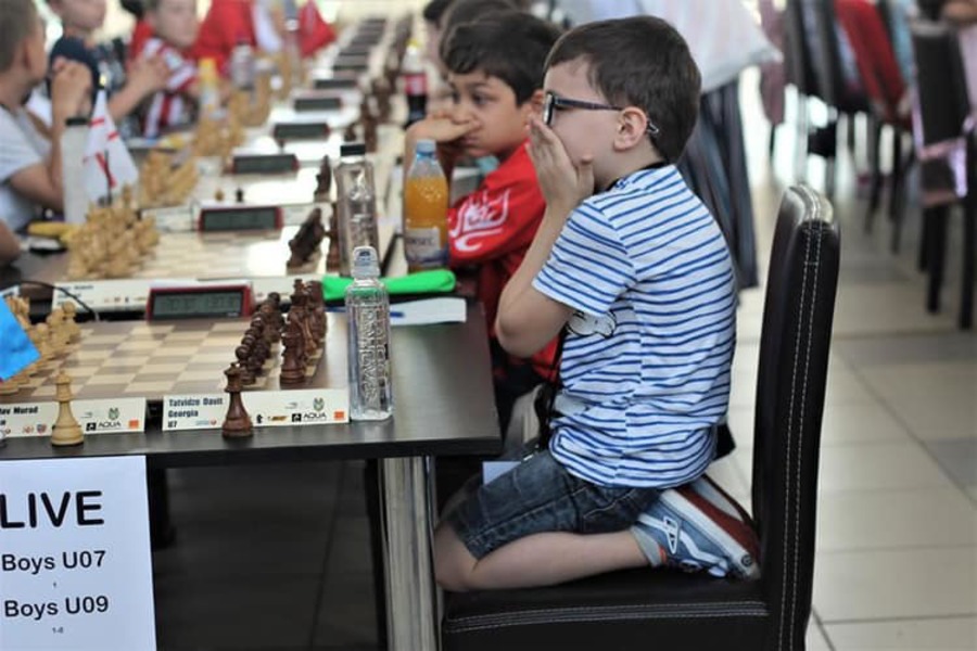 6 წლის დავით თათვიძე ჭადრაკში ევროპის ჩემპიონი გახდა