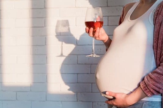 მეცნიერების მტკიცებით, ორსულმა ქალბატონებმა ალკოჰოლური სასმელი განსაკუთრებულ შემთხვევებშიც არ უნდა მიირთვან