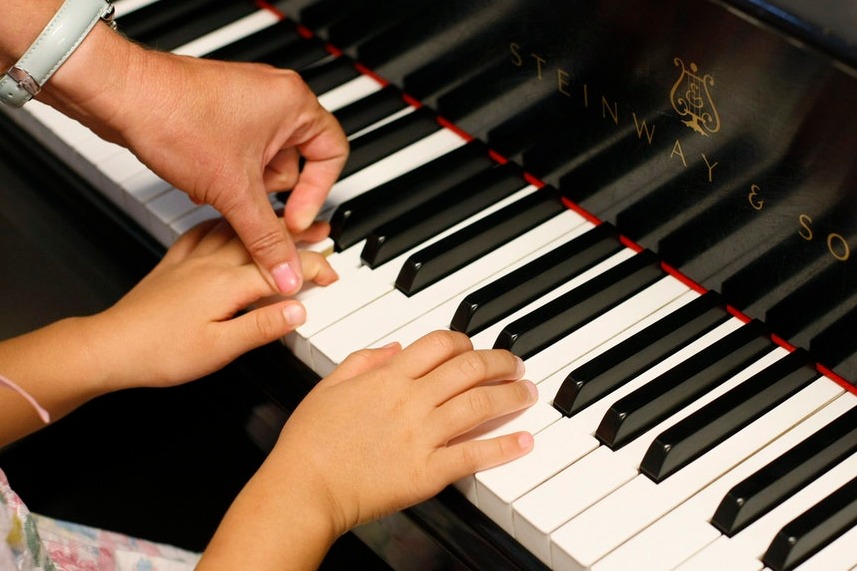 მეცნიერების მტკიცებით, ბავშვის მუსიკის გაკვეთილებზე ტარება მშობლების მიერ მიღებული საუკეთესო გადაწყვეტილებაა