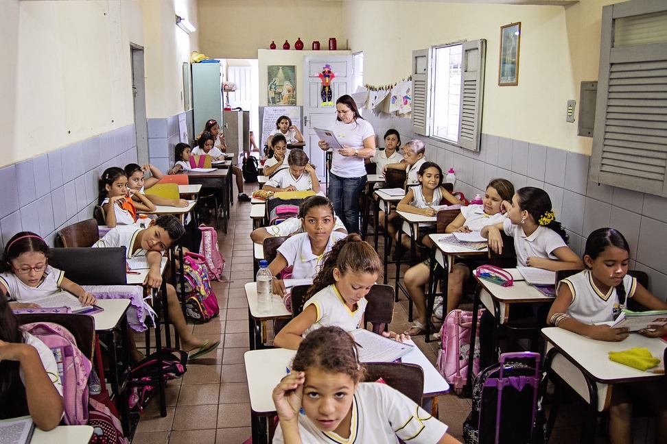 ერთ მასწავლებელზე ყველაზე მეტი - 32 მოსწავლე ბრაზილიაში მოდის, ხოლო ყველაზე ცოტა - 7 პორტუგალიაში - 5 ფაქტი სასკოლო ცხოვრებაზე