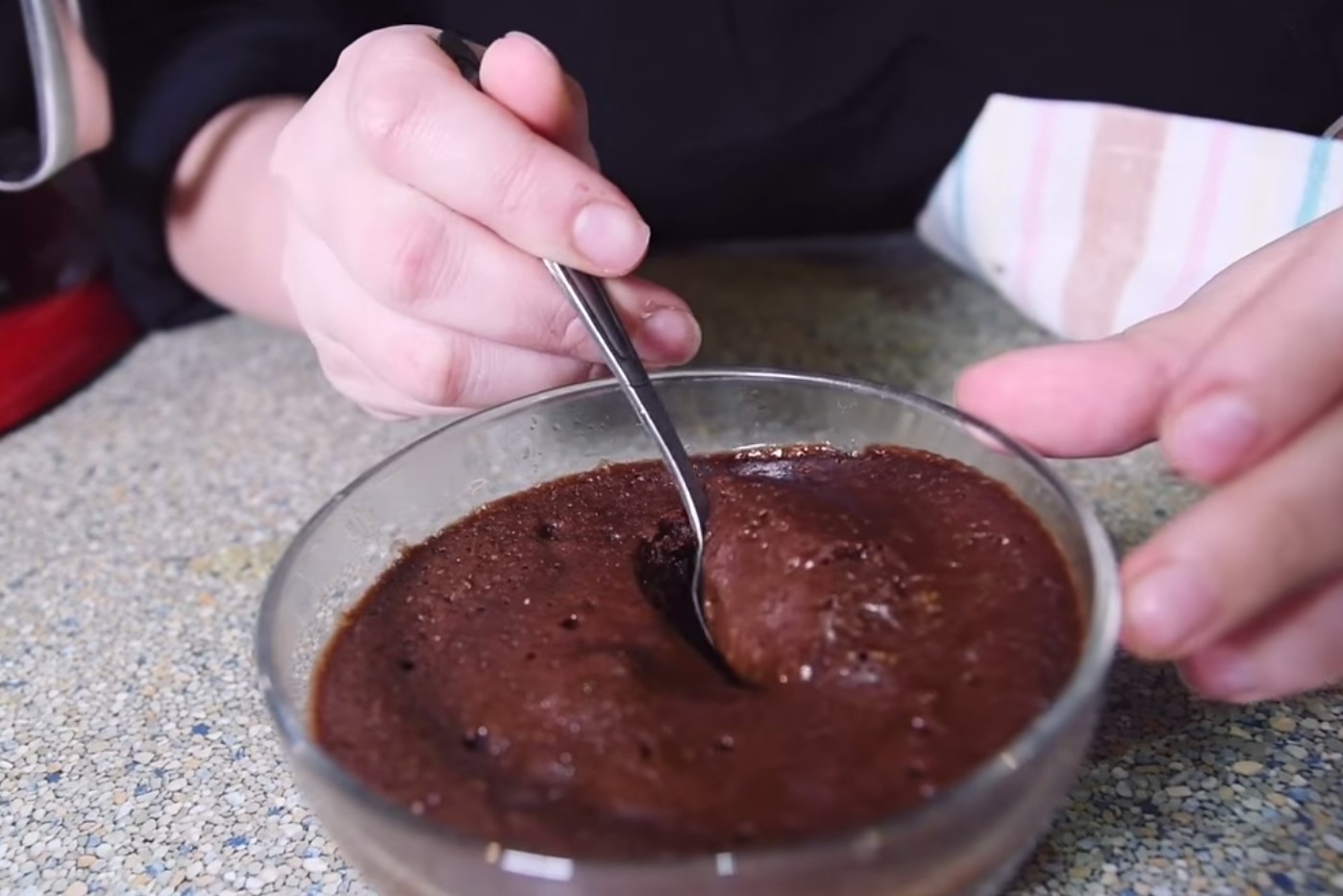 შოკოლადის ნამცხვარი 2 წუთში - ნუცას რეცეპტი