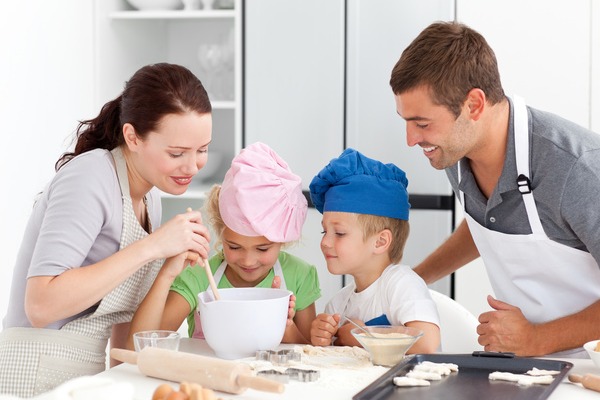 რატომ უნდა მოამზადოთ საოჯახო საკვები ბავშვებთან ერთად?