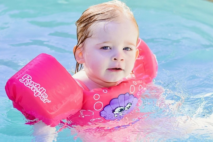 გასაბერი საცურაო ჟილეტით ცურვა ბავშვისთვის უსაფრთხო არ არის