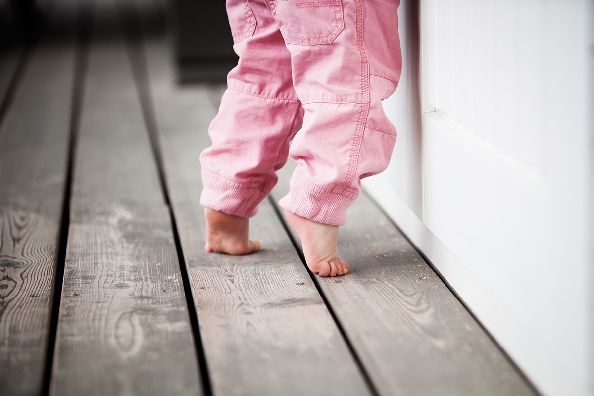 როდის არის ბავშვის ფეხის წვერებზე სიარული საშიში და რა შემთხვევაში უნდა მივმართოთ ექიმს?