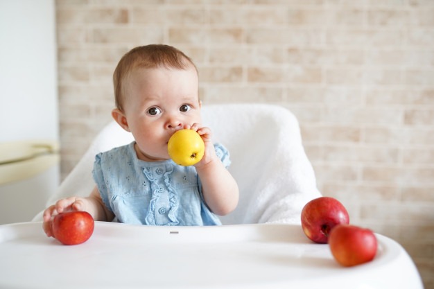 რატომ უნდა გაასინჯოთ ჩვილს თავდაპირველად მწვანე ან ყვითელი ფერის ვაშლი? - პედიატრი გირჩევთ