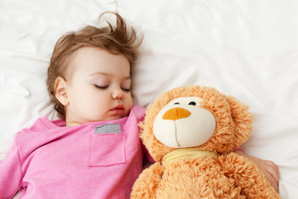 10 საფრთხის შემცველი ნივთი ბავშვის საძინებელში
