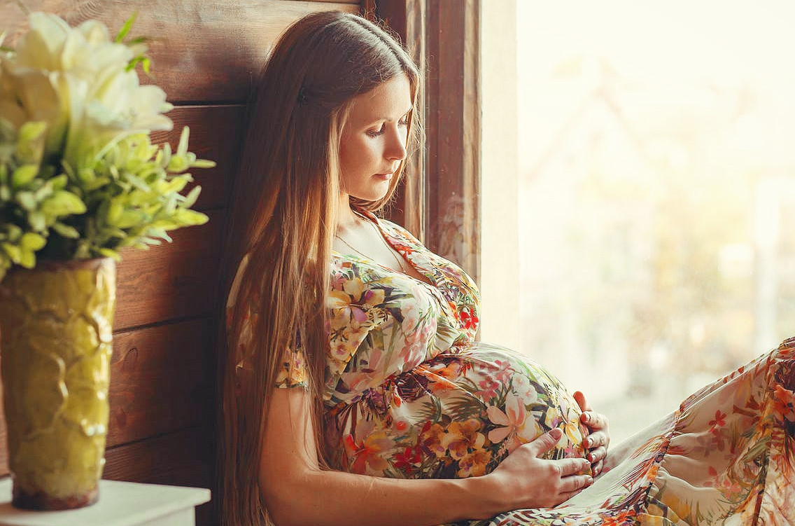 გზამკვლევი ორსულებისთვის: რა სიმპტომები აქვს ქალს ორსულობის პირველ, მეორე და მესამე ტრიმესტრში?