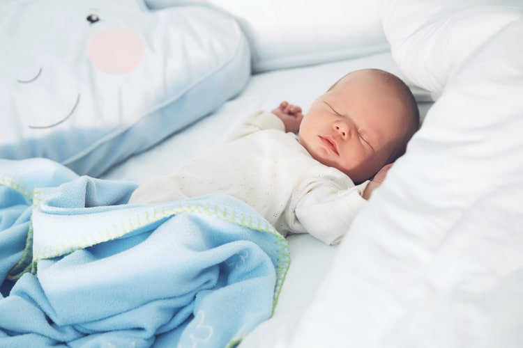 რა პერიოდიდან და როგორ უნდა დავურეგულიოთ ბავშვს ძილის რუტინა?