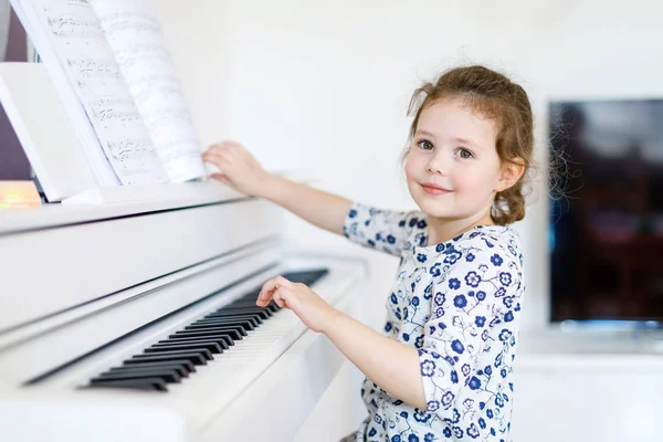რა სარგებელი მოაქვს ბავშვისთვის პიანინოზე დაკვრას?