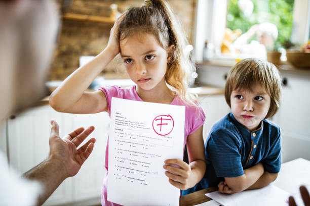 როგორ მოვიქცეთ, თუ ბავშვი ცუდ ნიშნებს იღებს? – 5 საინტერესო რჩევა მშობლებს